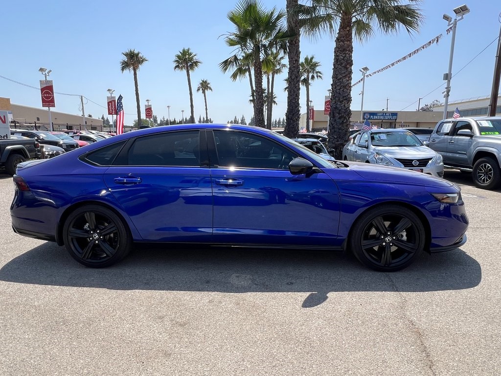 Vehicle image 3 of 28