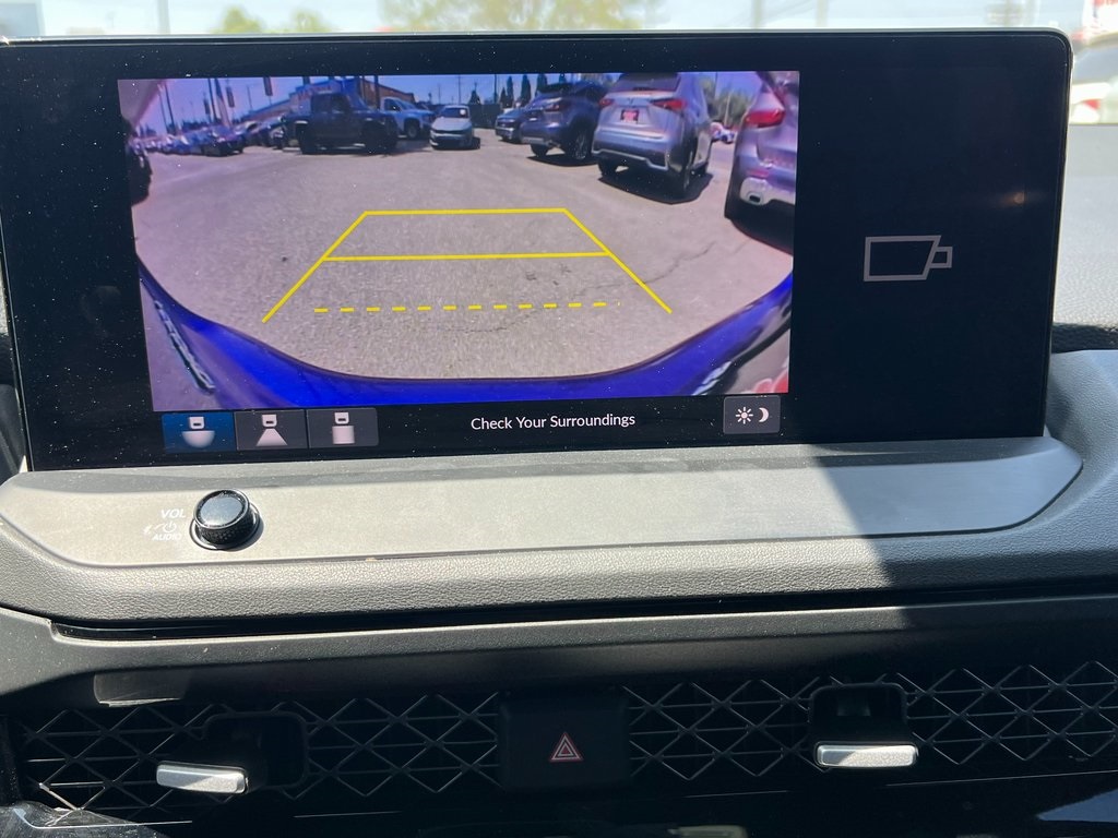Vehicle image 21 of 28