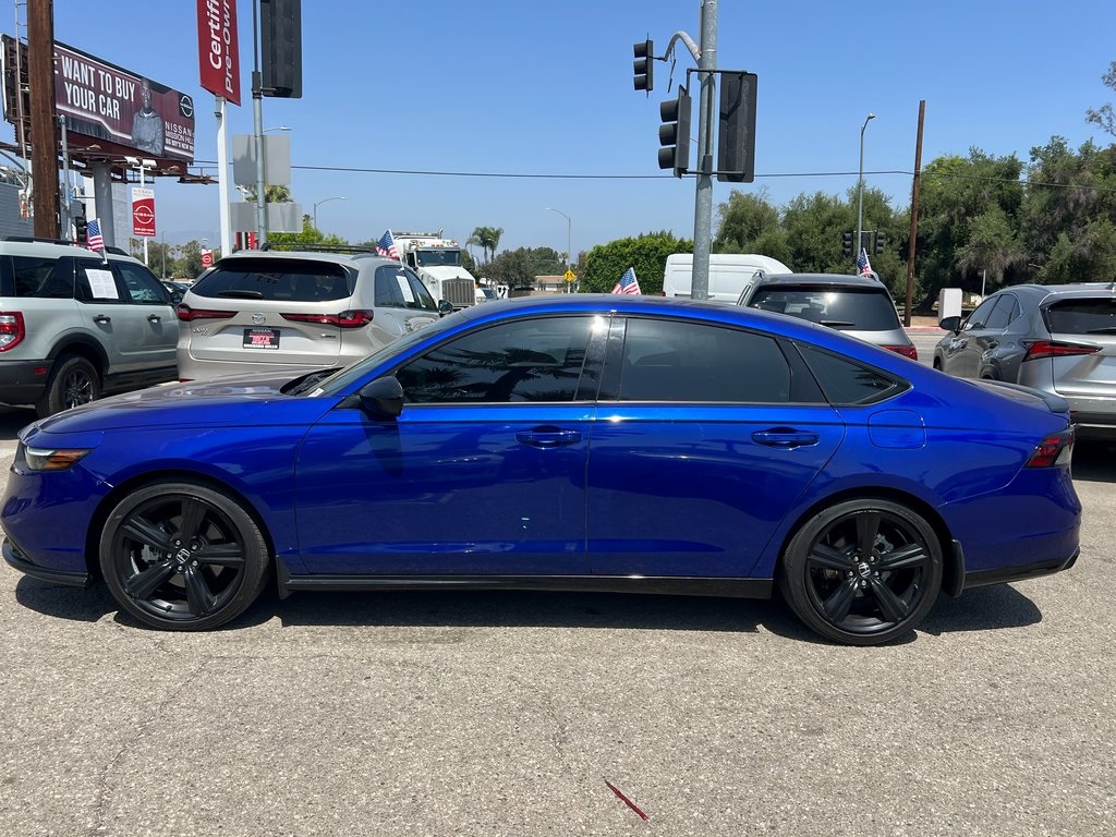 Vehicle image 7 of 28