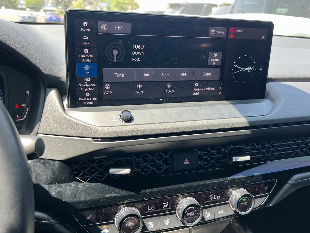 Vehicle image 20 of 28