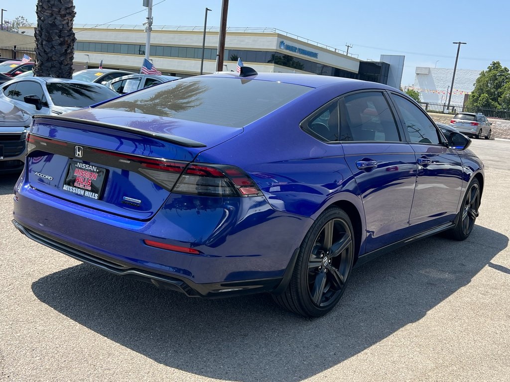 Vehicle image 4 of 28