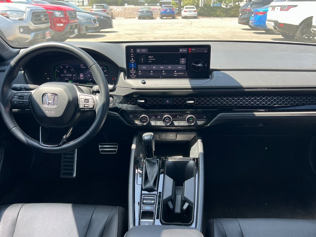 Vehicle image 13 of 28