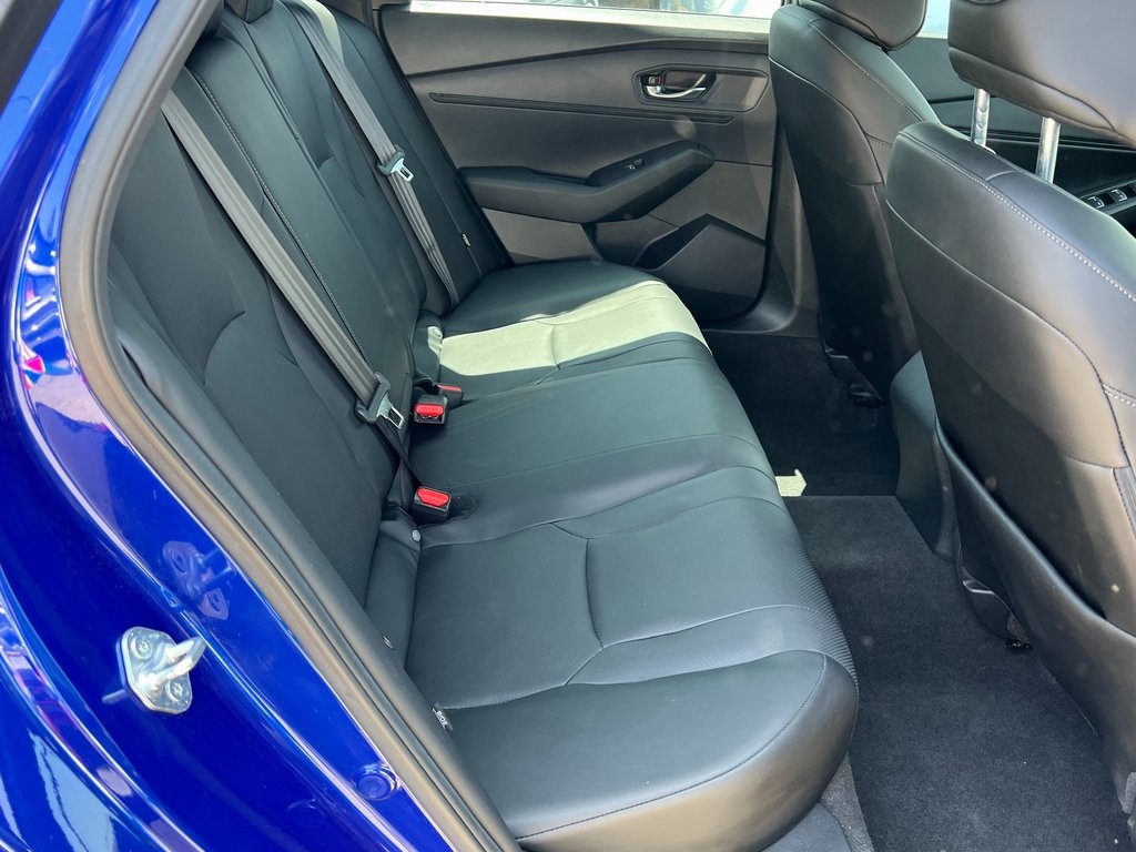 Vehicle image 10 of 28