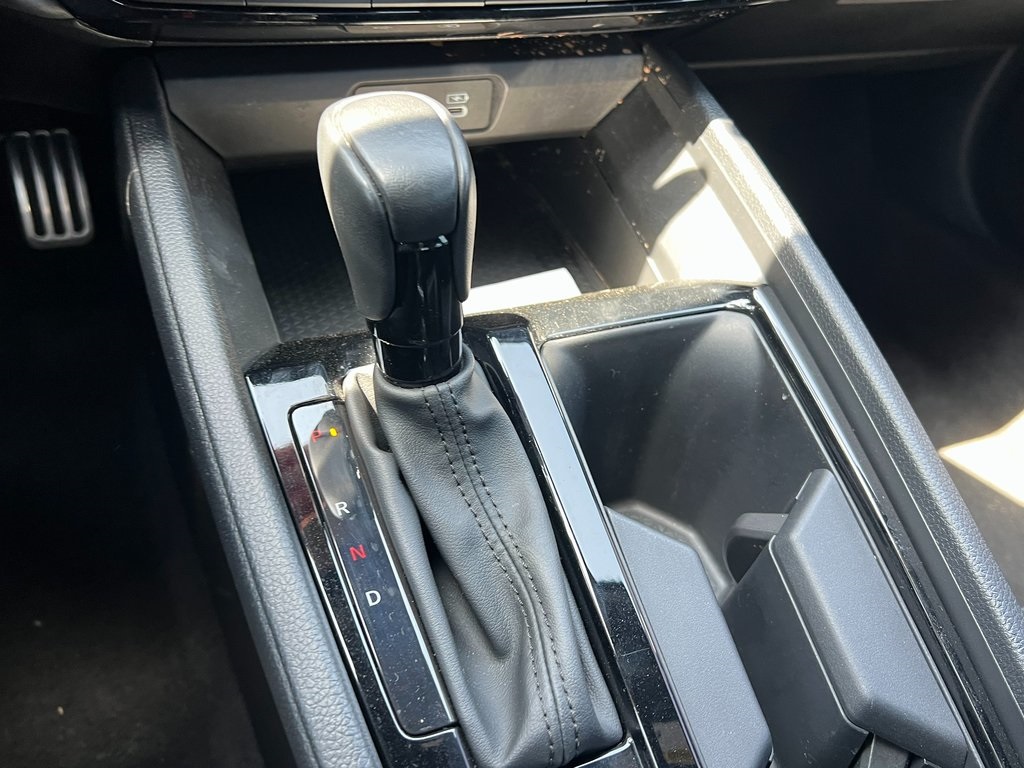 Vehicle image 25 of 28