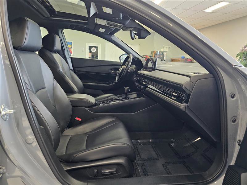Vehicle image 15 of 27