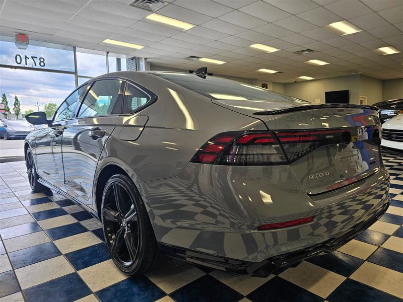 Vehicle image 4 of 27