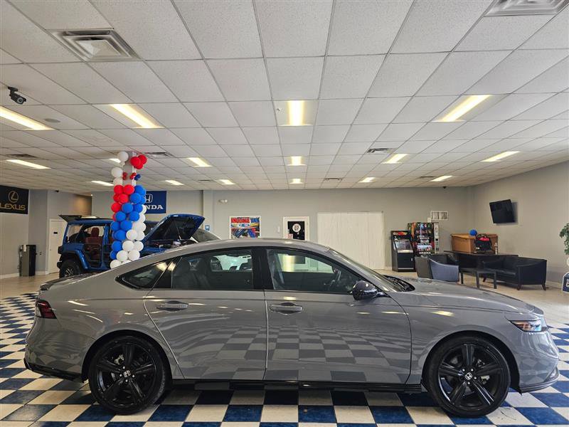 Vehicle image 8 of 27