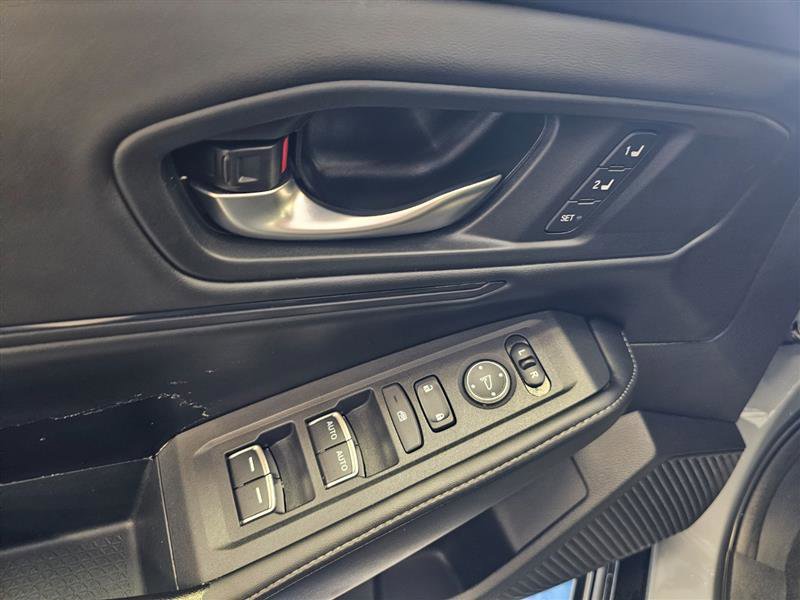 Vehicle image 16 of 27