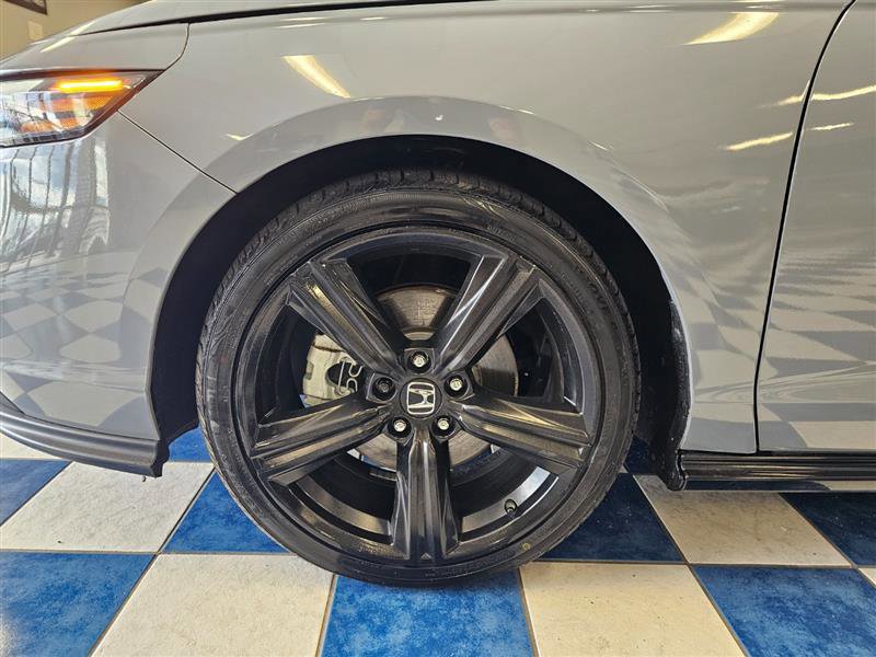 Vehicle image 25 of 27