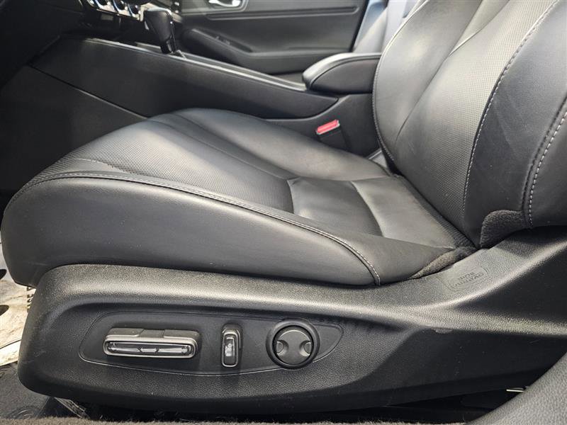 Vehicle image 22 of 27