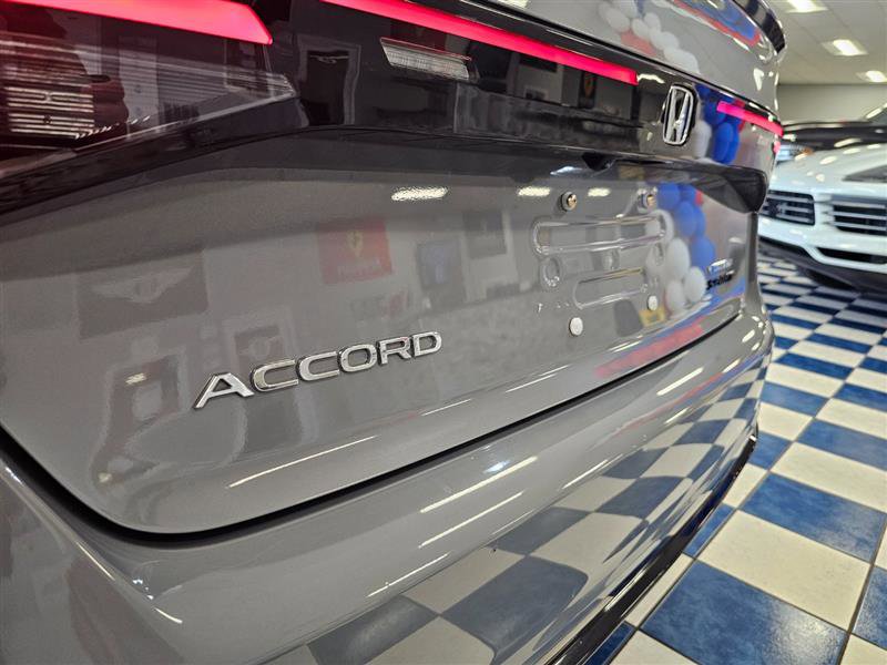 Vehicle image 23 of 27