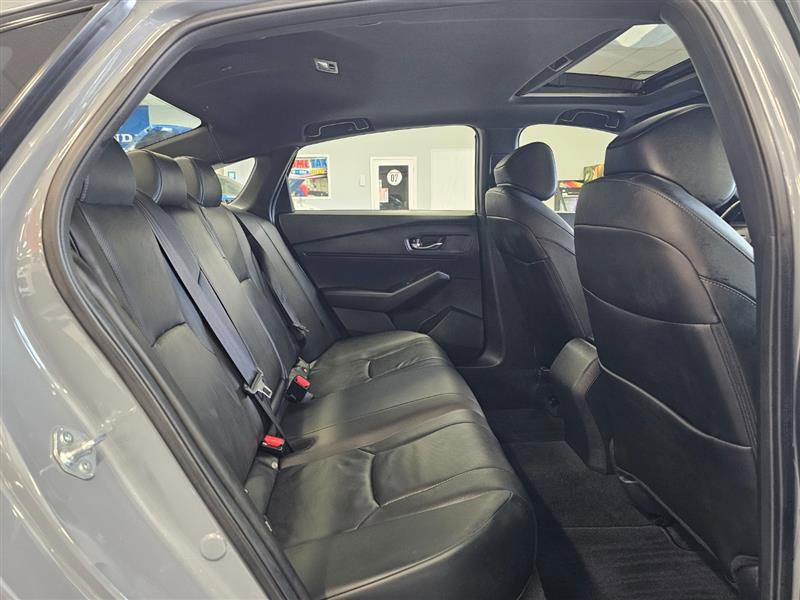 Vehicle image 14 of 27