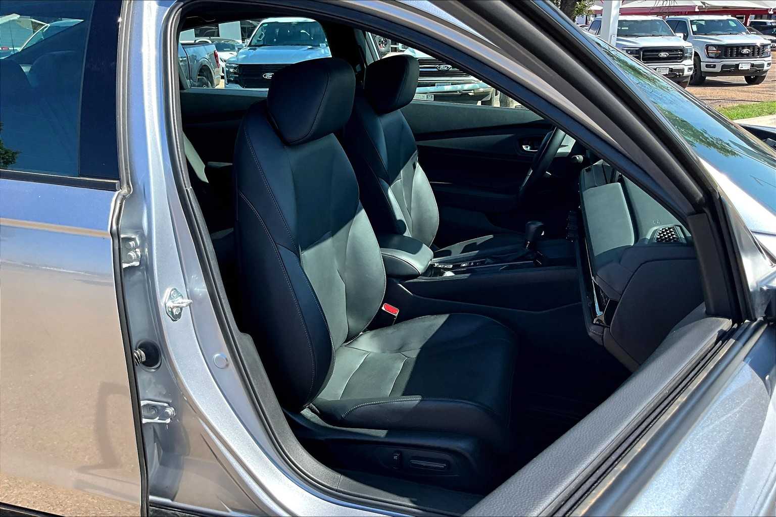 Vehicle image 12 of 34
