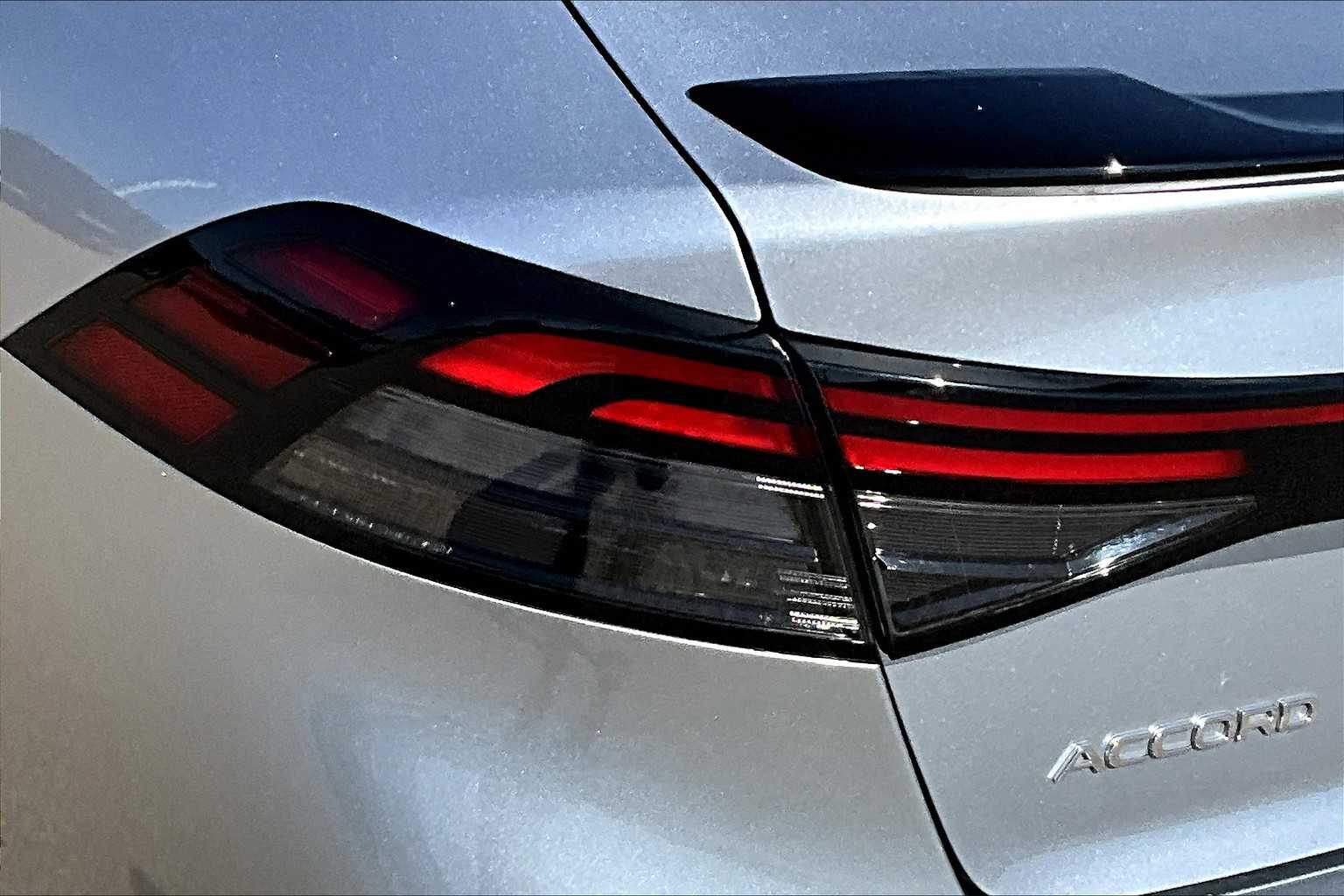 Vehicle image 28 of 34
