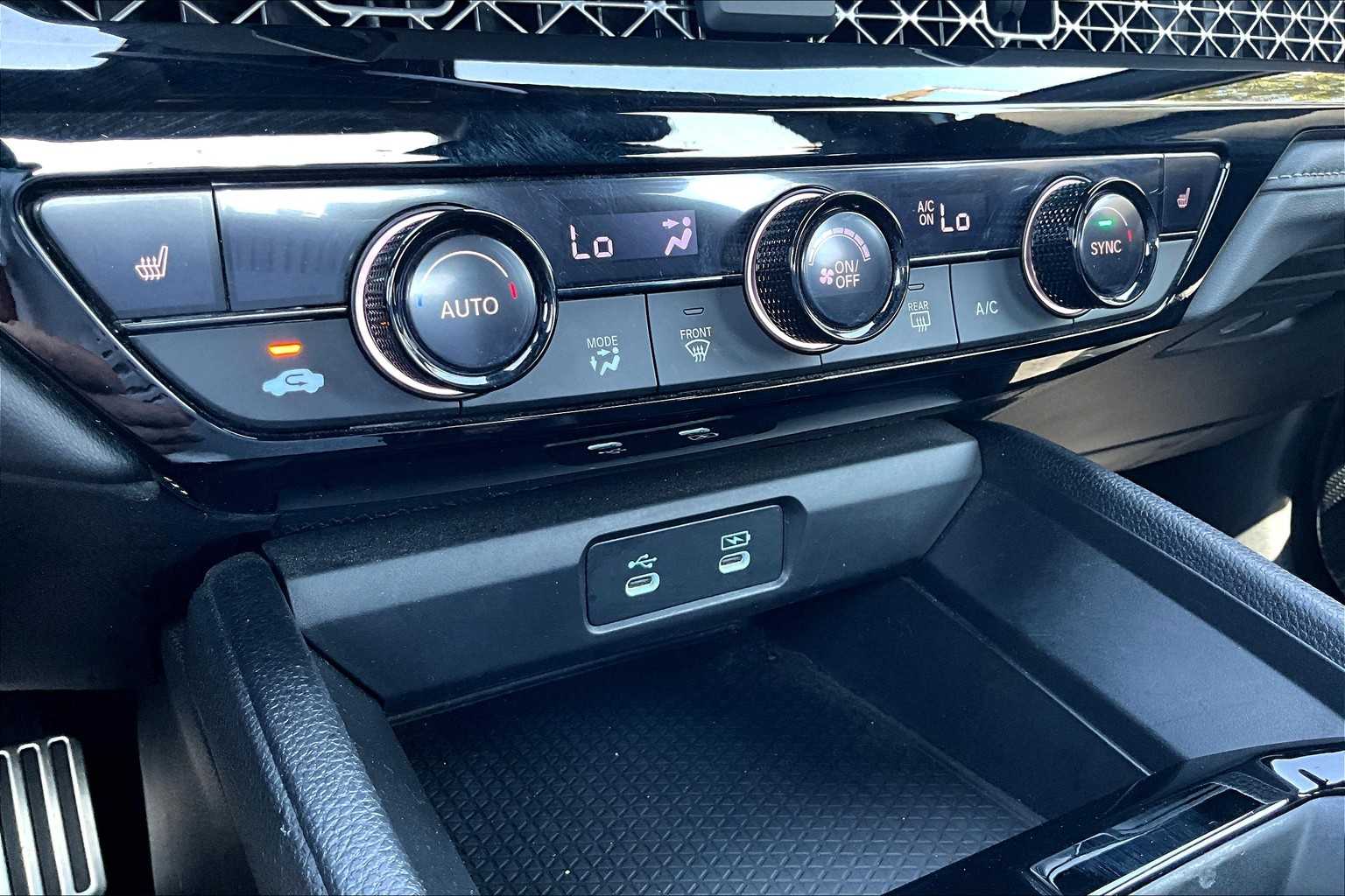 Vehicle image 29 of 34