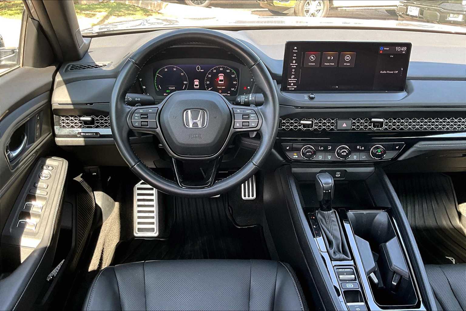 Vehicle image 16 of 34