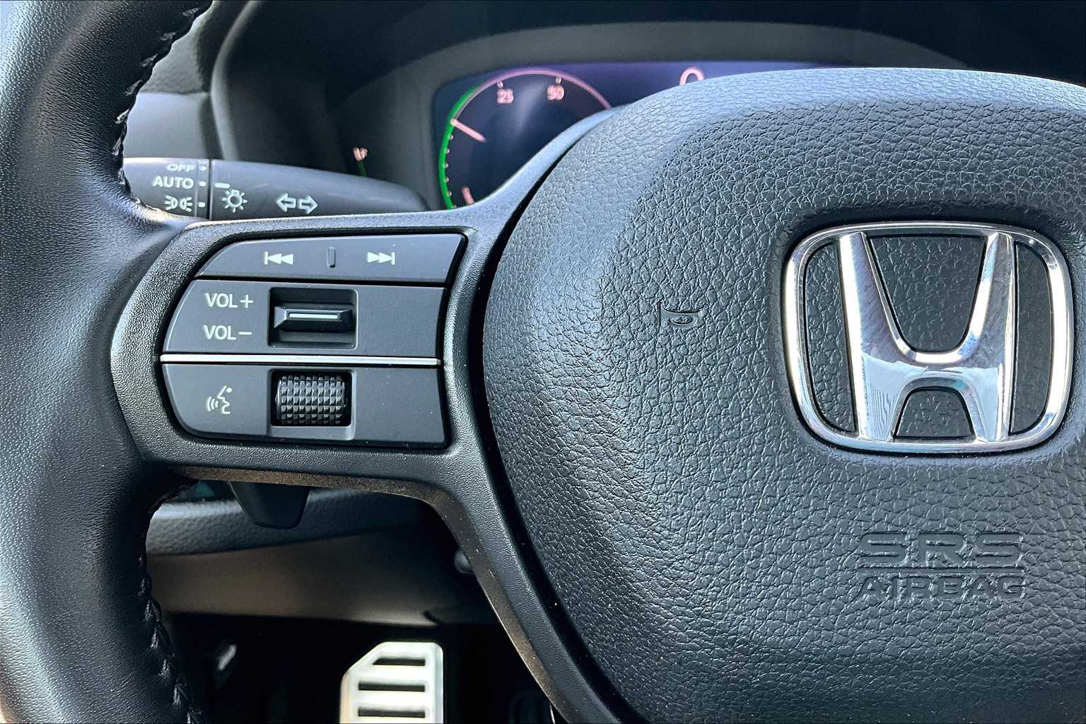 Vehicle image 31 of 34