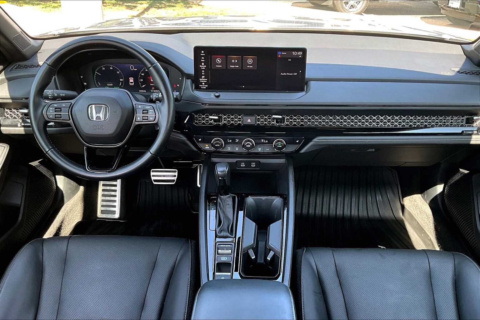 Vehicle image 18 of 34