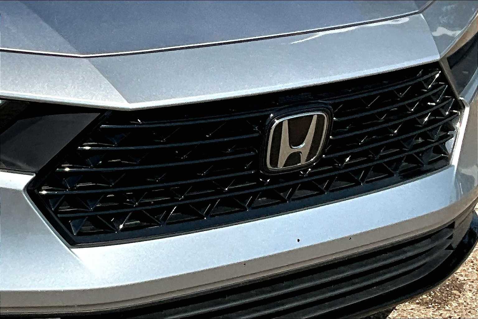 Vehicle image 32 of 34