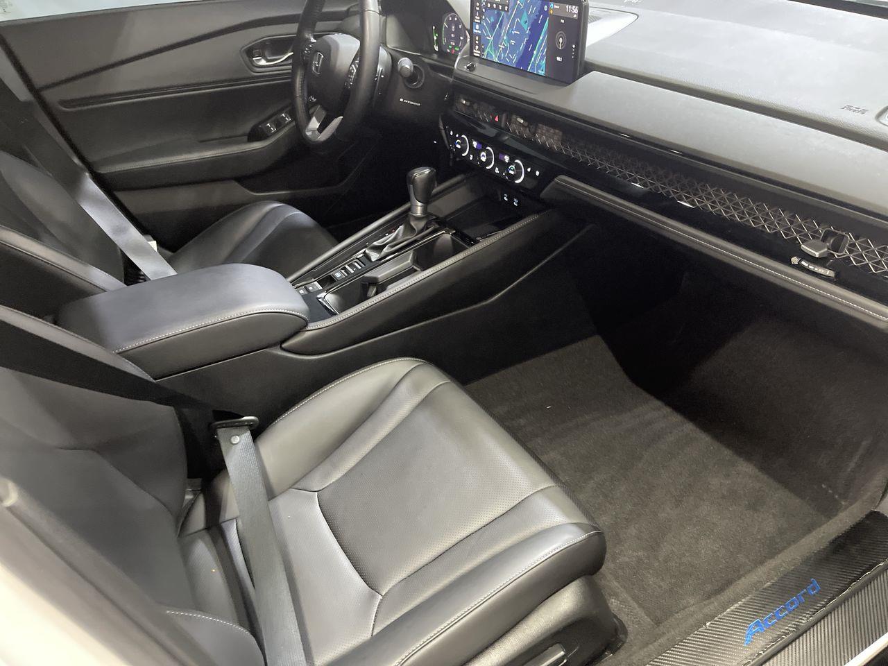 Vehicle image 14 of 26