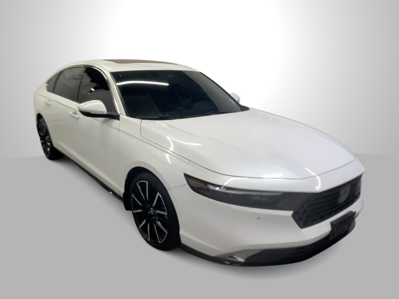 Vehicle image 3 of 26