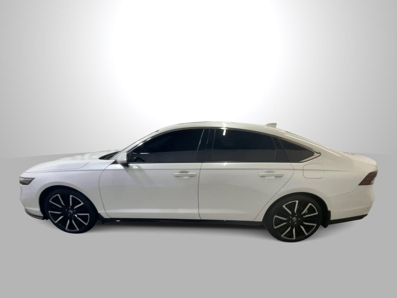 Vehicle image 8 of 26