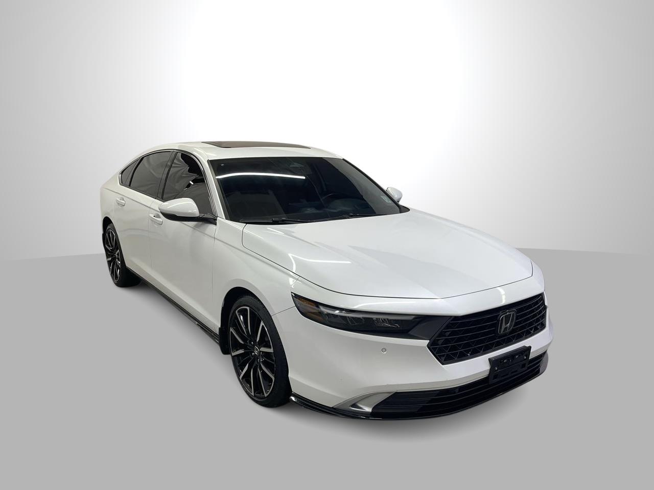 Vehicle image 4 of 26