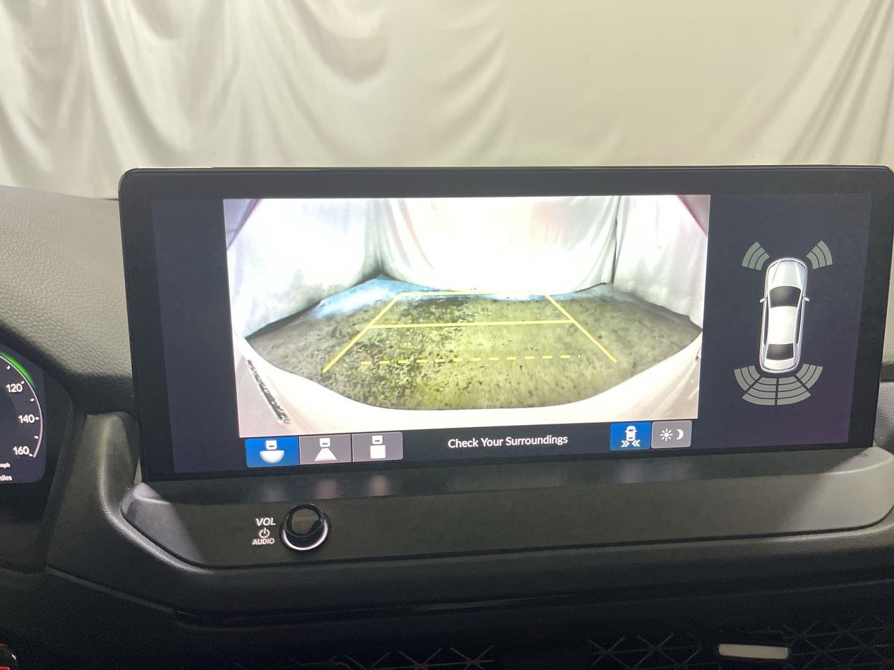 Vehicle image 16 of 26