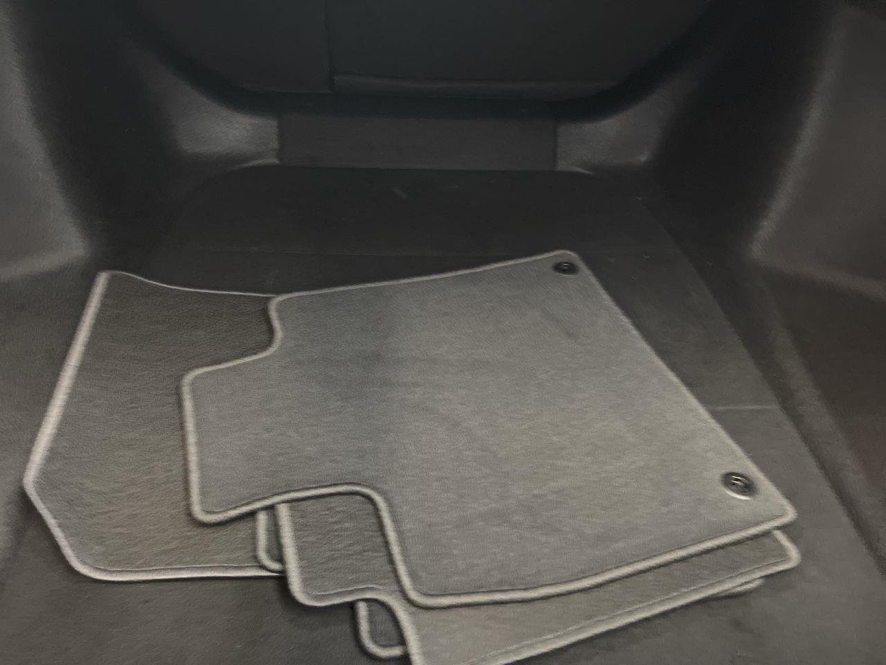 Vehicle image 11 of 26