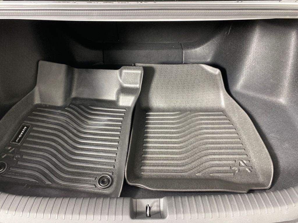 Vehicle image 27 of 36
