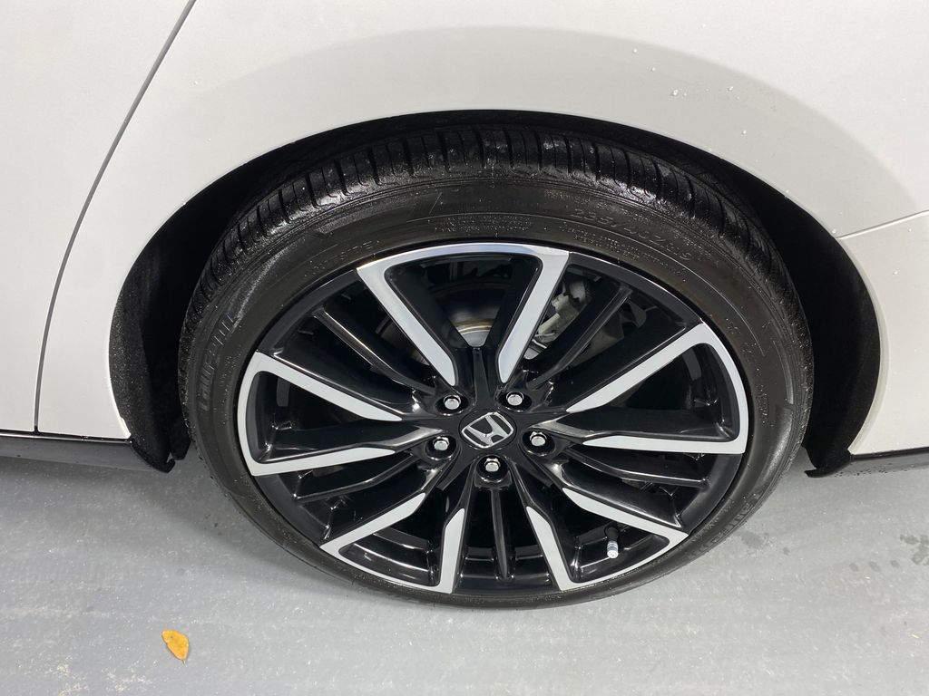 Vehicle image 28 of 36