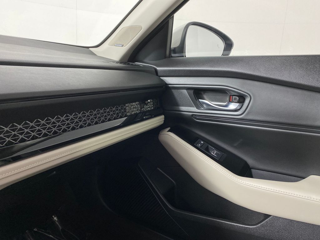 Vehicle image 24 of 36