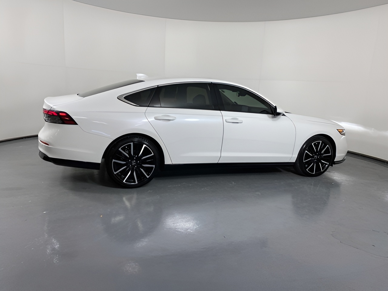 Vehicle image 34 of 36