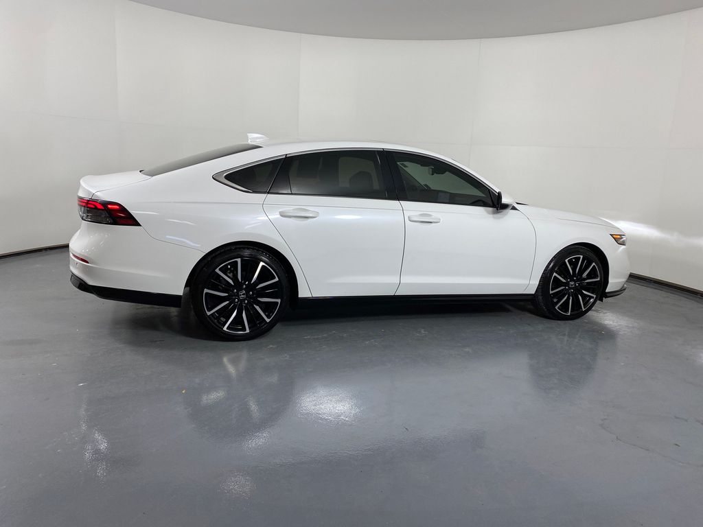Vehicle image 4 of 36