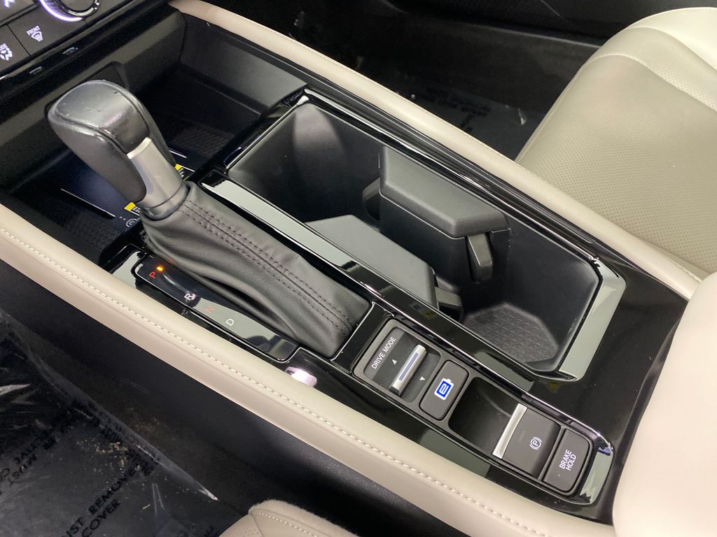 Vehicle image 21 of 36