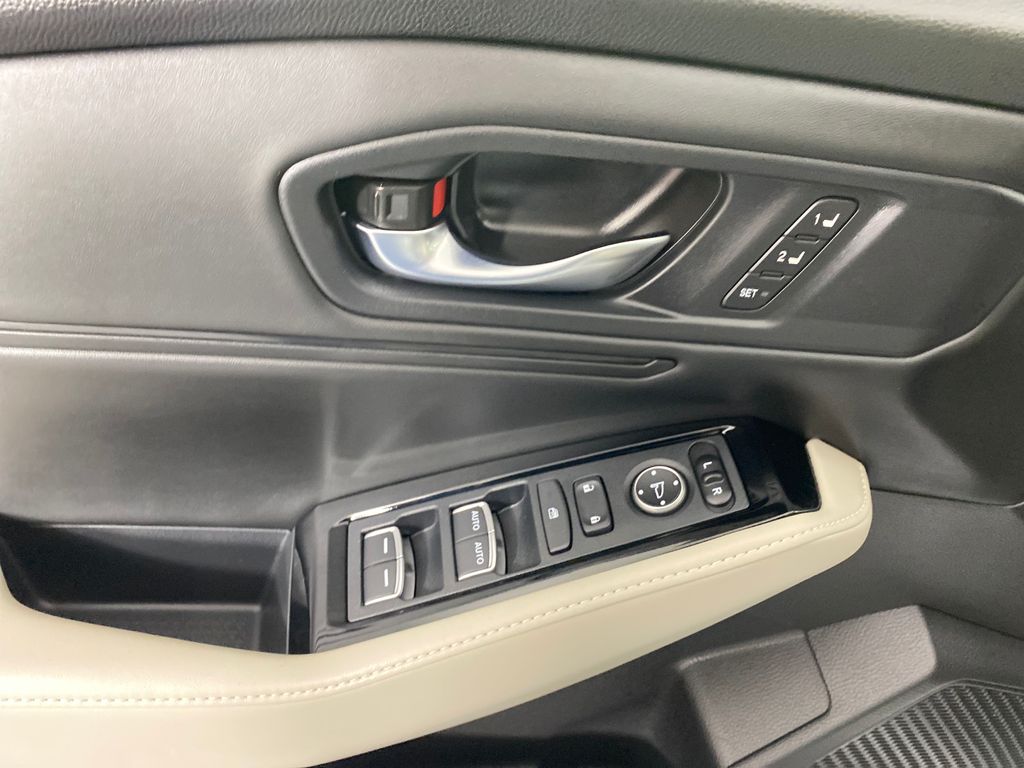 Vehicle image 11 of 36