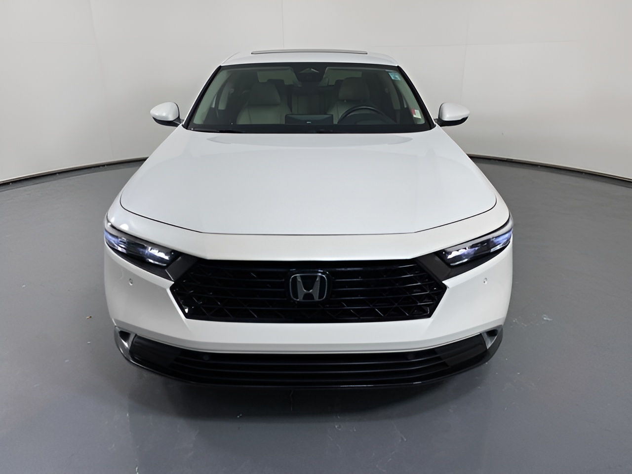 Vehicle image 32 of 36