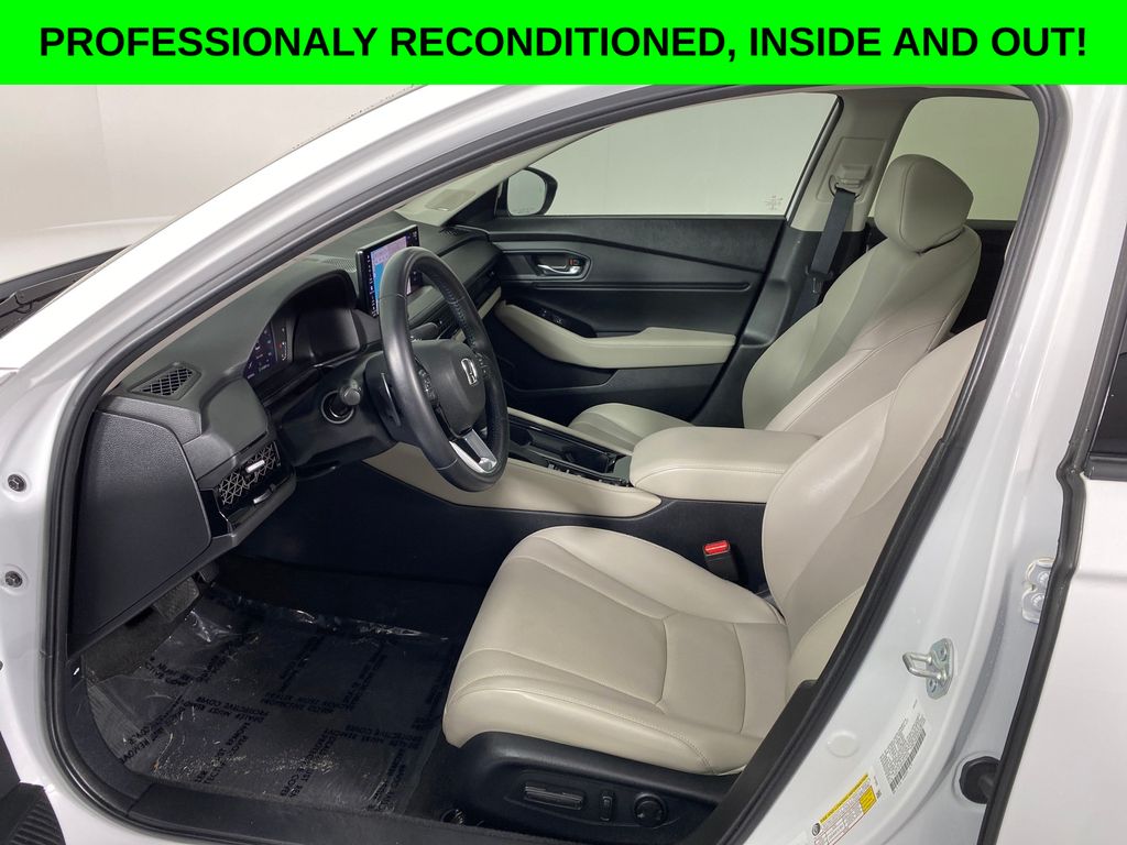 Vehicle image 7 of 36