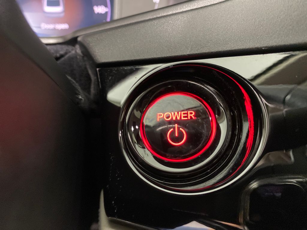 Vehicle image 25 of 36