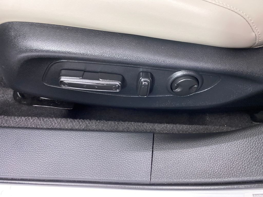 Vehicle image 10 of 36