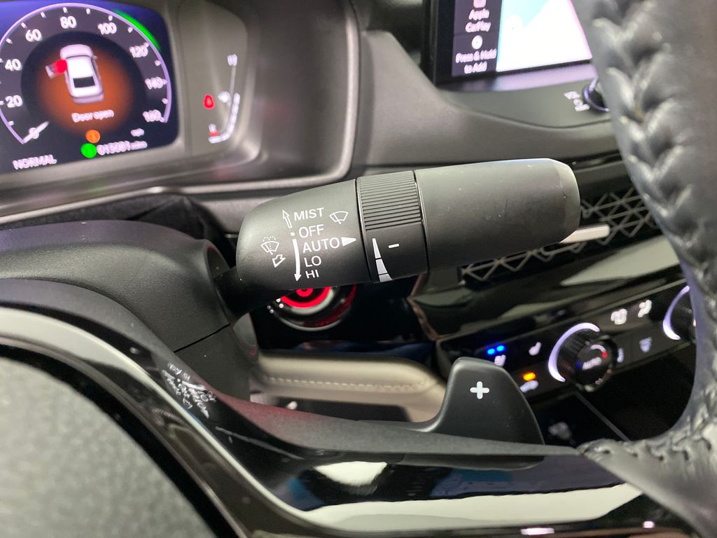 Vehicle image 15 of 36