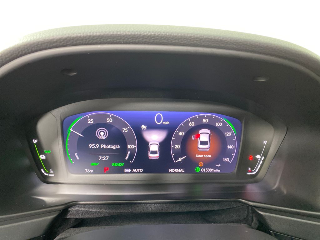 Vehicle image 17 of 36