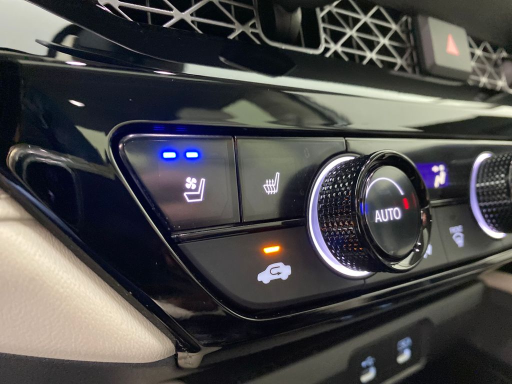 Vehicle image 19 of 36