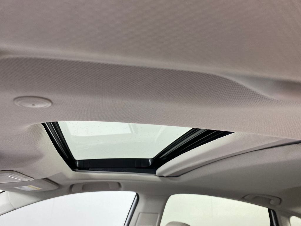 Vehicle image 9 of 36