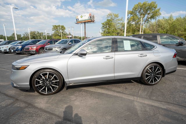 2023 Honda Accord Hybrid Touring Image 1 of 32