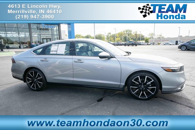 2023 Honda Accord Hybrid Touring Image 3 of 32