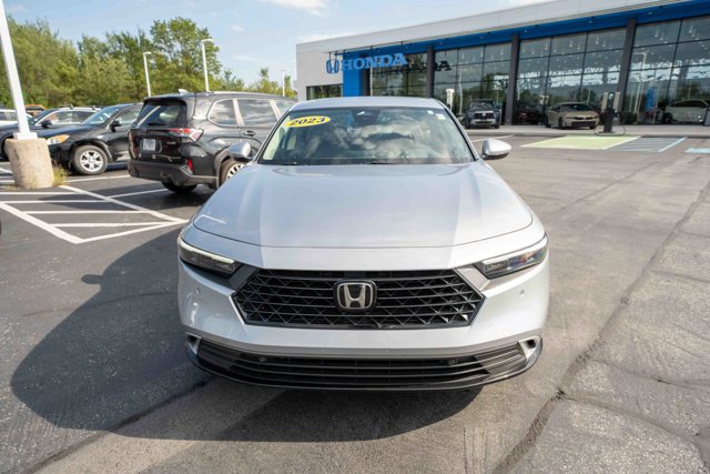 2023 Honda Accord Hybrid Touring Image 2 of 32