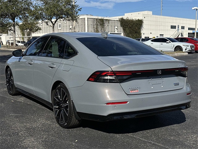 2023 Honda Accord Hybrid Touring Image 7 of 32
