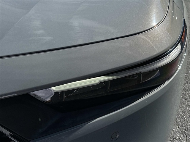 2023 Honda Accord Hybrid Touring Image 25 of 32