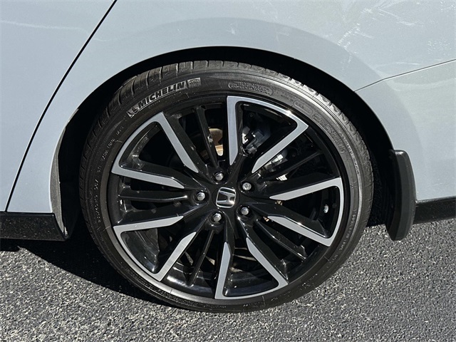 2023 Honda Accord Hybrid Touring Image 9 of 32